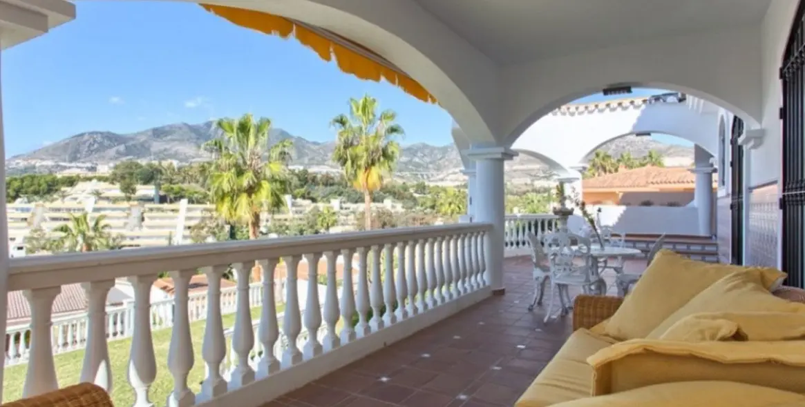 Продажа  отдельно стоящей виллы в Torrequebrada 7