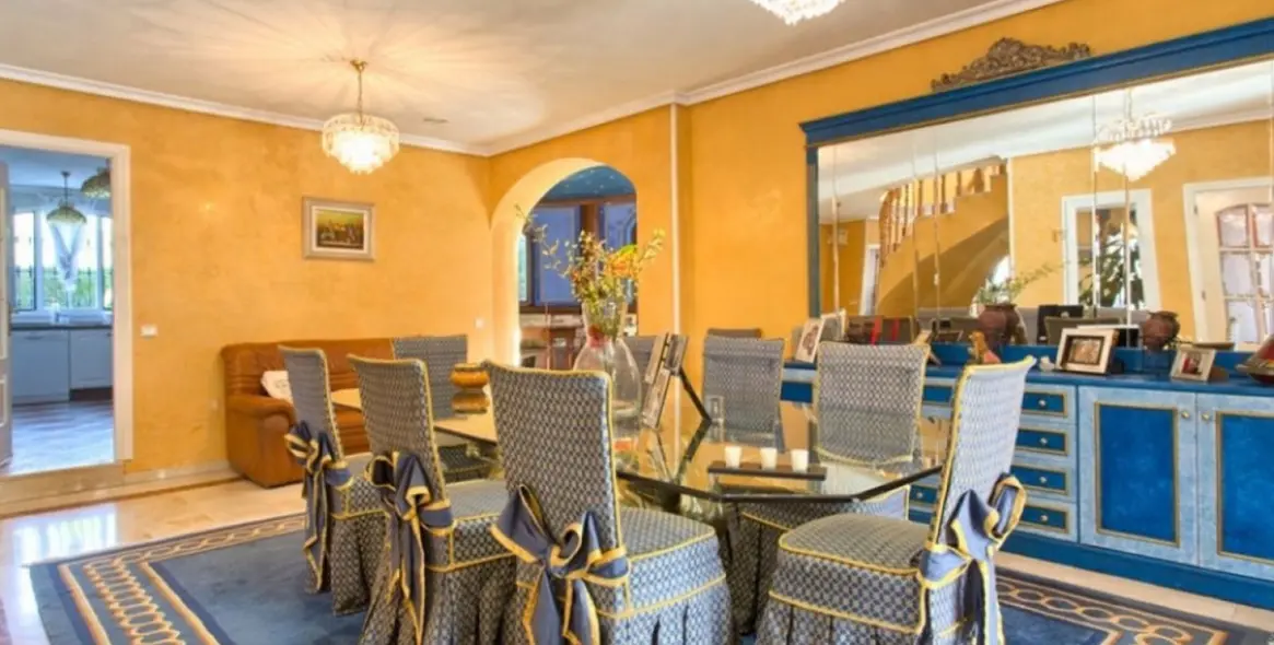 Продажа  отдельно стоящей виллы в Torrequebrada 8