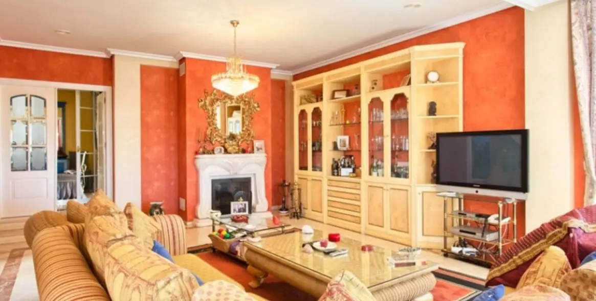 Продажа  отдельно стоящей виллы в Torrequebrada 9