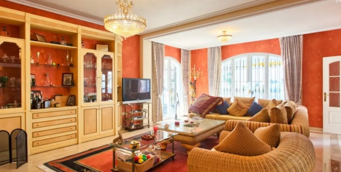 Продажа  отдельно стоящей виллы в Torrequebrada 10