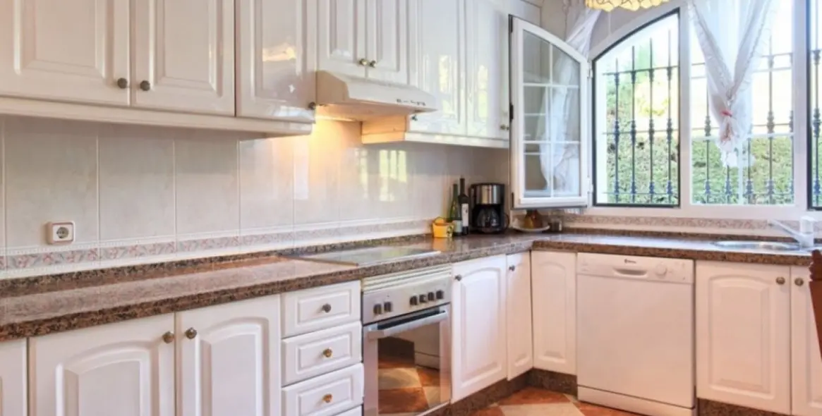 Продажа  отдельно стоящей виллы в Torrequebrada 15