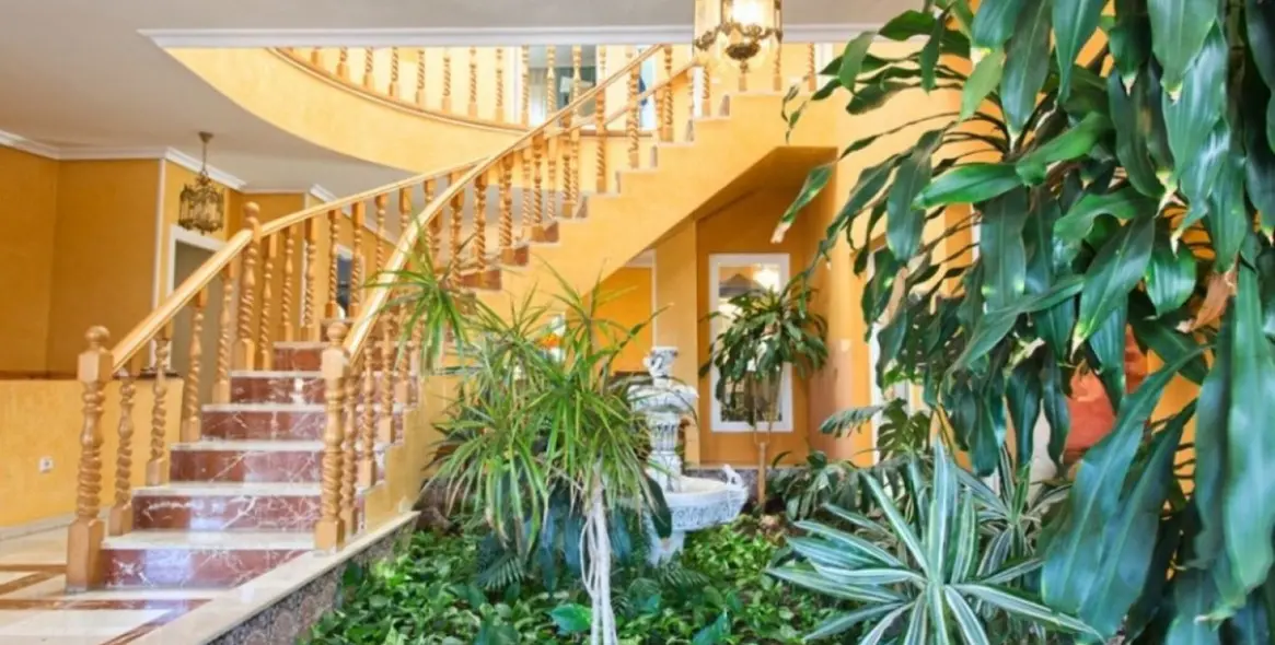 Продажа  отдельно стоящей виллы в Torrequebrada 16