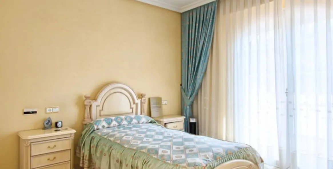 Продажа  отдельно стоящей виллы в Torrequebrada 19