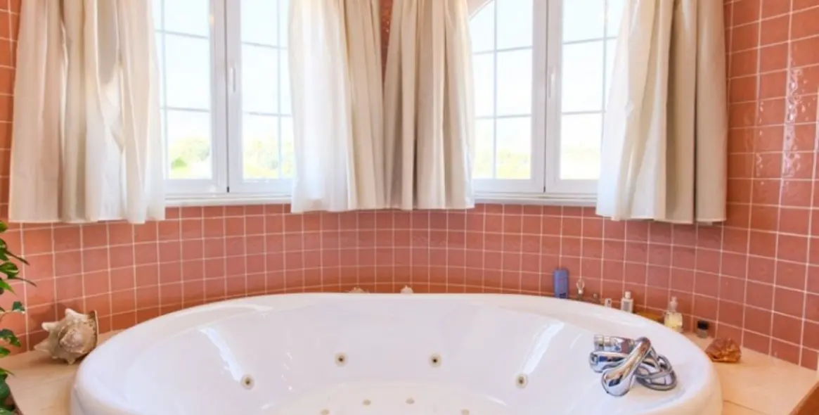 Продажа  отдельно стоящей виллы в Torrequebrada 22