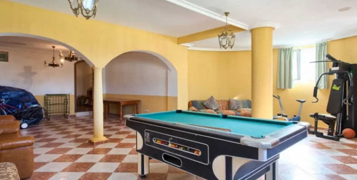 Продажа  отдельно стоящей виллы в Torrequebrada 27