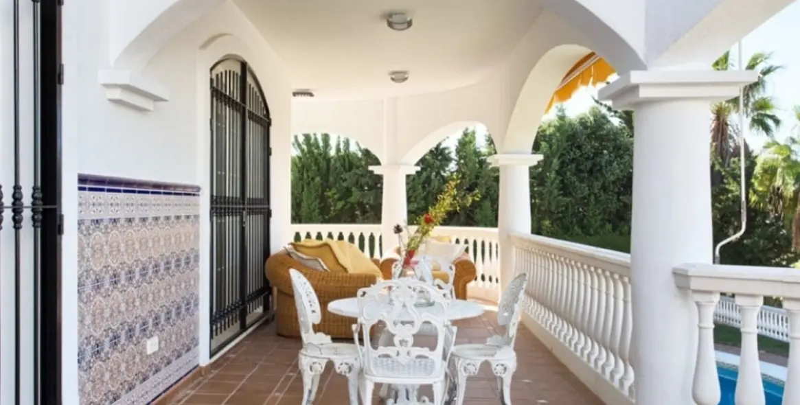 Продажа  отдельно стоящей виллы в Torrequebrada 28