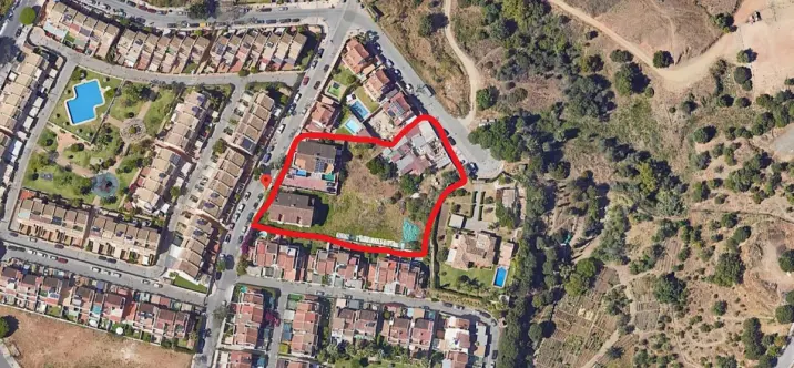 Продажа  жилого участка в Marbella 0