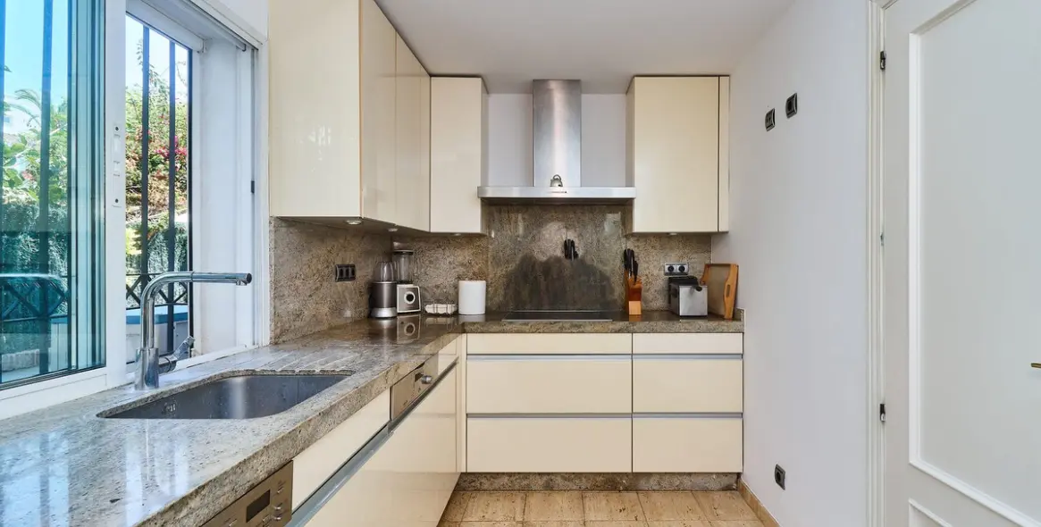 Sale of semi-detached house in Marbella (district The Golden Mile) 4