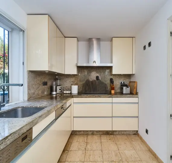 Semi-detached house R5201782