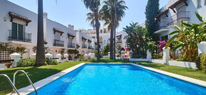 Long-term rent of semi-detached house in The Golden Mile 0