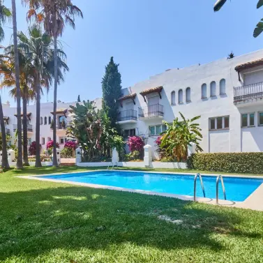 Long-term rent of semi-detached house in The Golden Mile