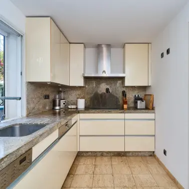 Long-term rent of semi-detached house in The Golden Mile