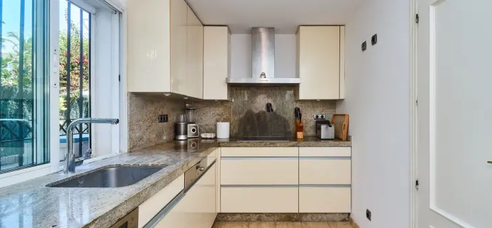 Long-term rent of semi-detached house in The Golden Mile 3