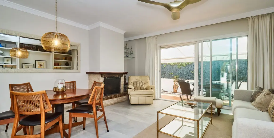 Long-term rent of semi-detached house in The Golden Mile 5