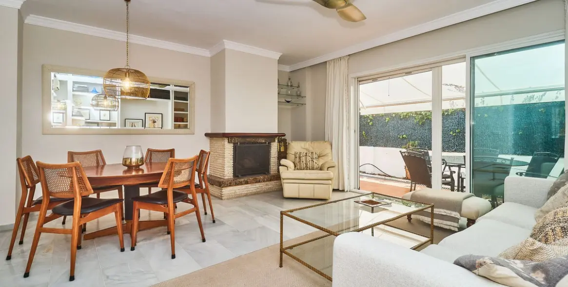 Long-term rent of semi-detached house in The Golden Mile 7