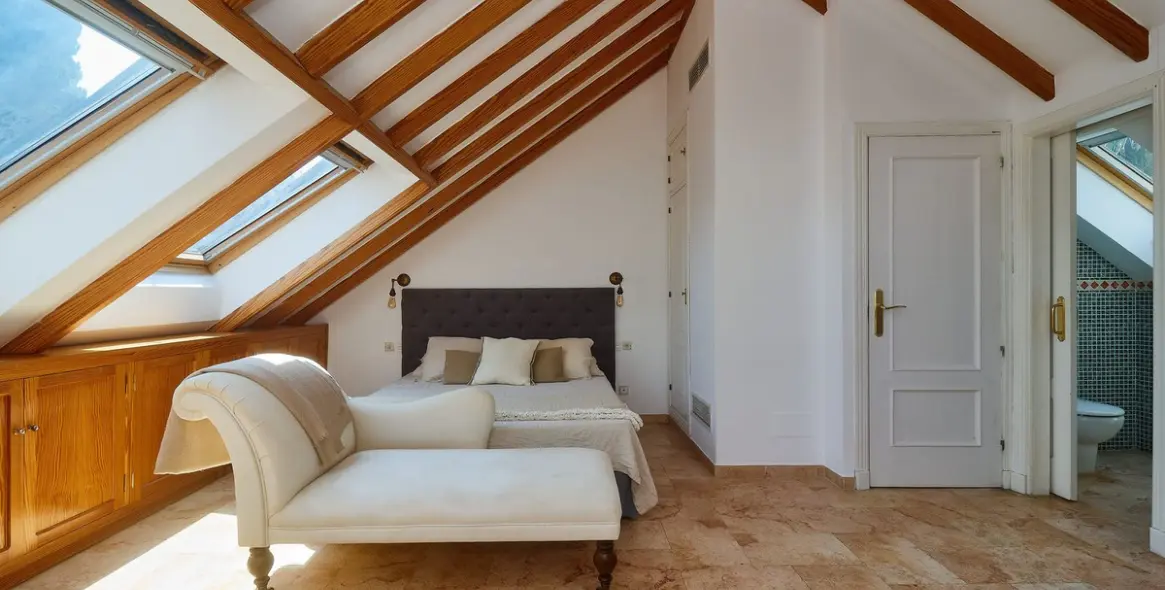 Long-term rent of semi-detached house in The Golden Mile 20