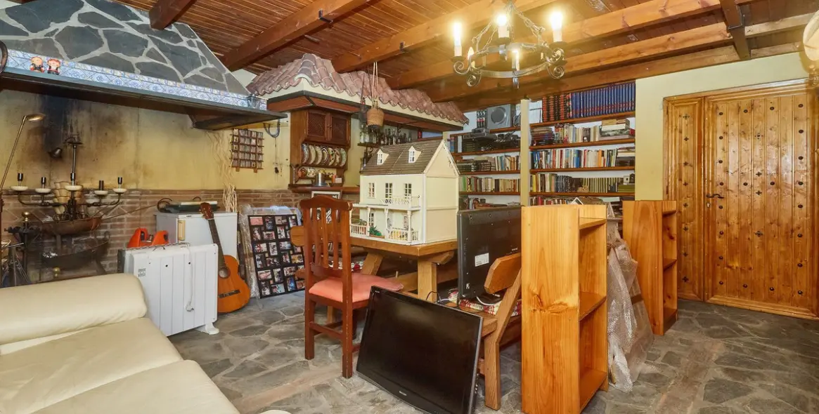Long-term rent of semi-detached house in The Golden Mile 25