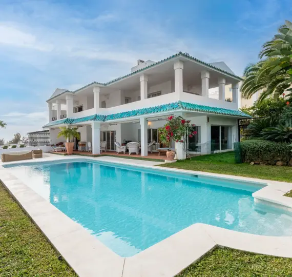 Продажа дома на две семьи в La Quinta