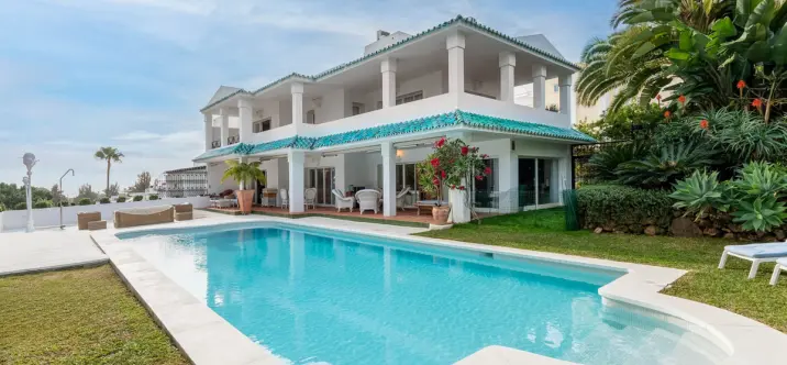 Продажа дома на две семьи в La Quinta 0