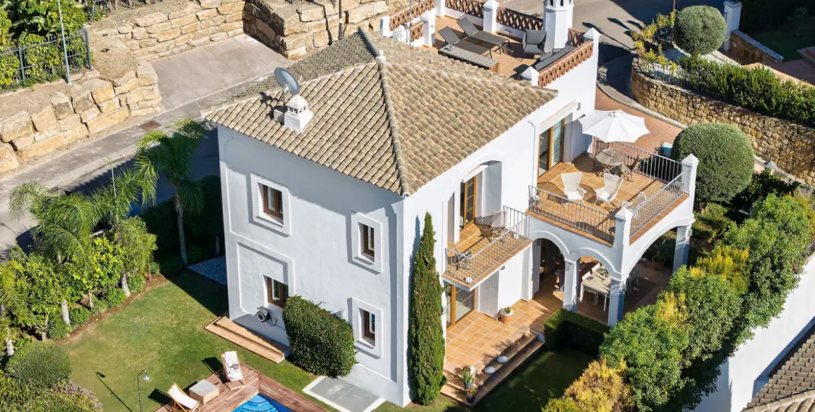 Sale of detached villa in Estepona 2