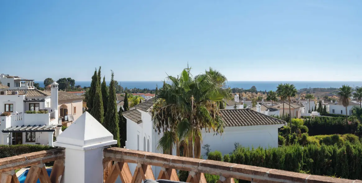 Sale of detached villa in Estepona 4