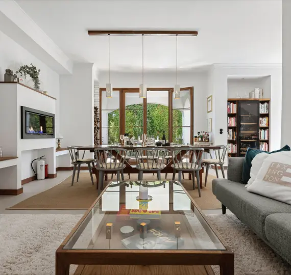 Sale of detached villa in Estepona