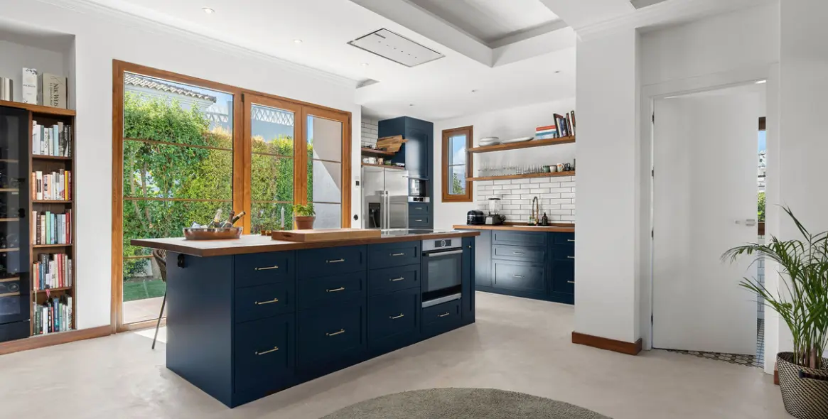 Sale of detached villa in Estepona 8