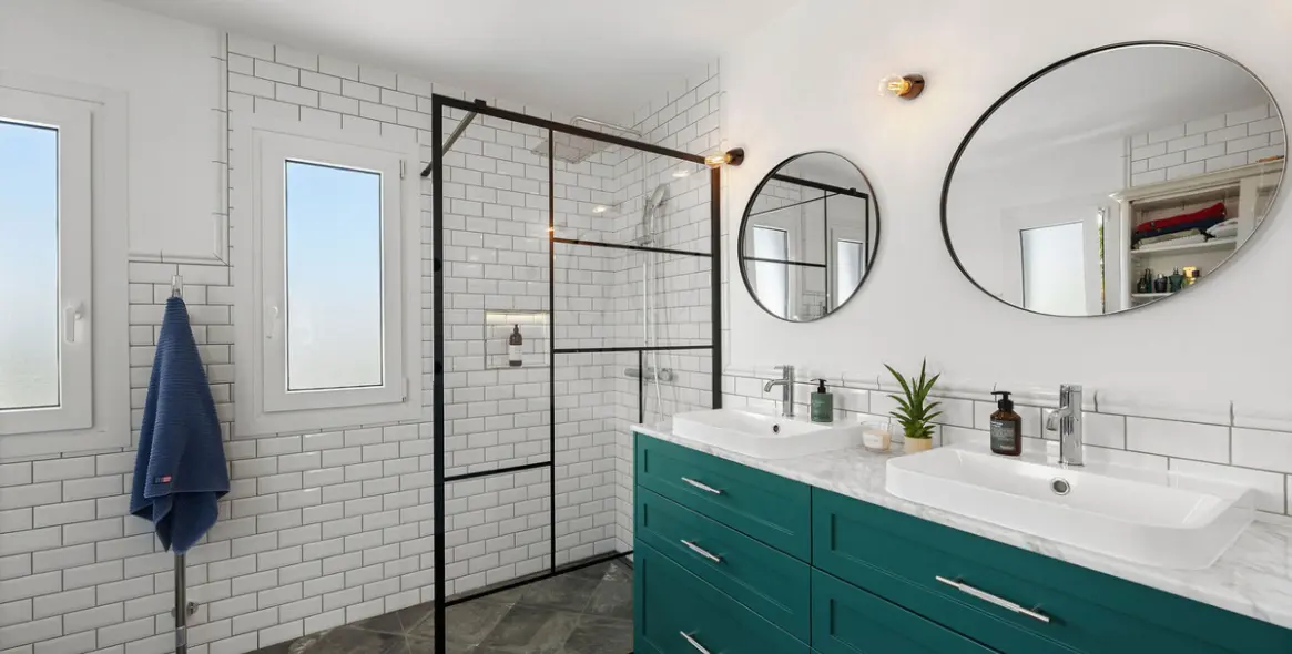 Sale of detached villa in Estepona 17