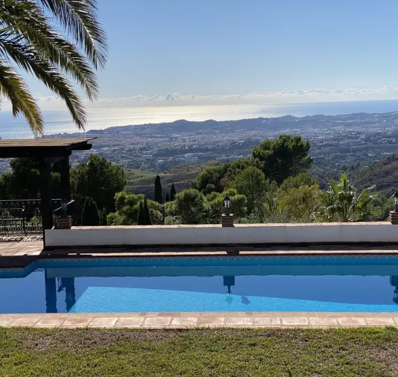 Продажа  отдельно стоящей виллы в Mijas