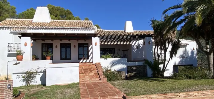 Продажа  отдельно стоящей виллы в Mijas 3