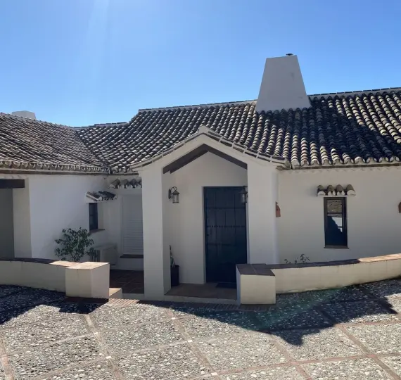 Продажа  отдельно стоящей виллы в Mijas