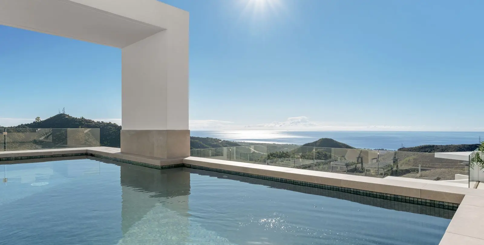 Sale of penthouse in Ojén 1
