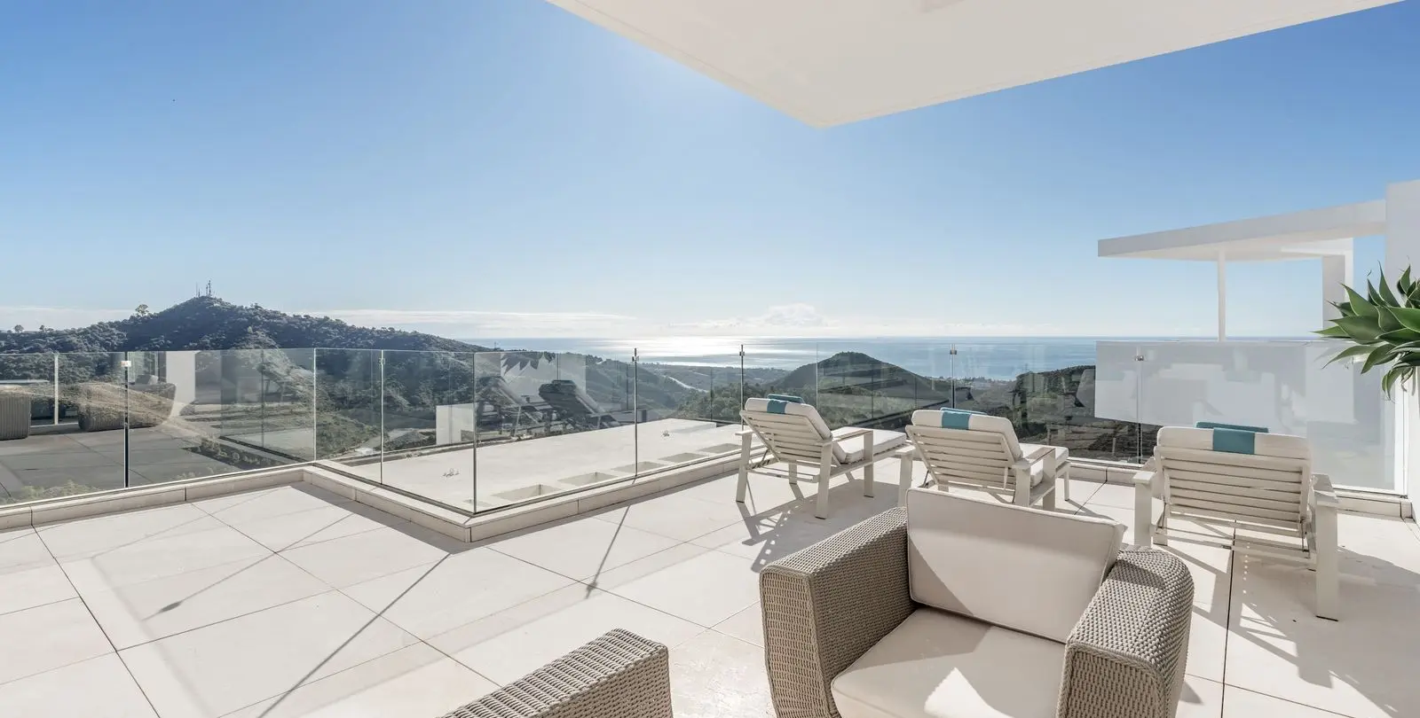 Sale of penthouse in Ojén 12