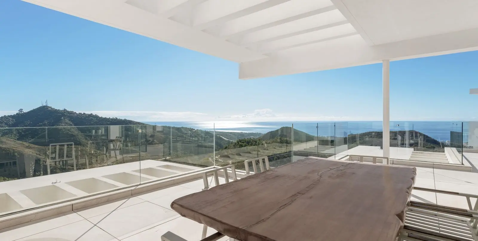 Sale of penthouse in Ojén 13