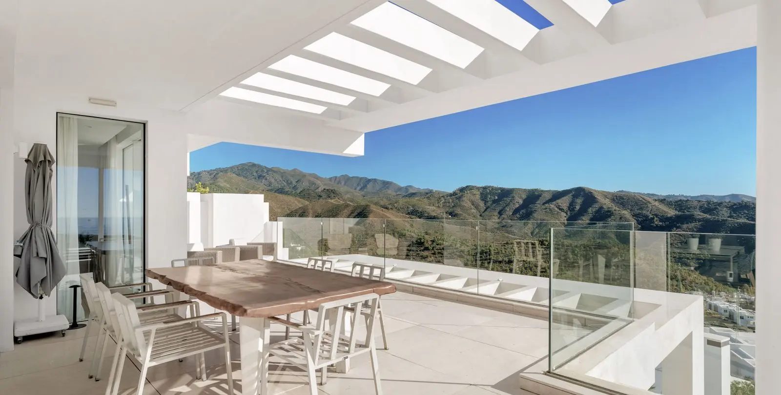 Sale of penthouse in Ojén 14