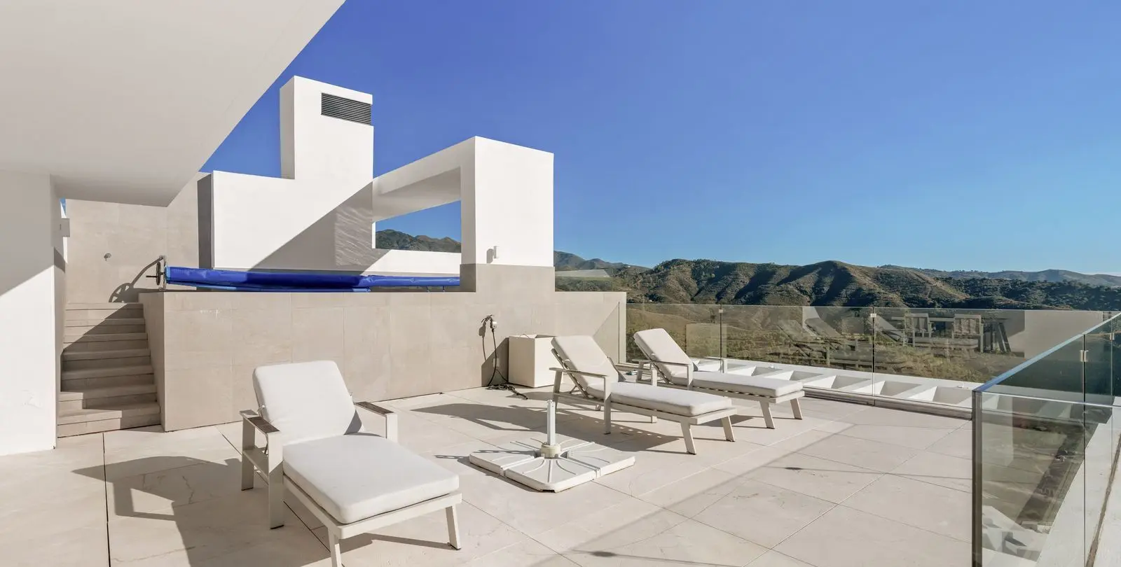 Sale of penthouse in Ojén 23