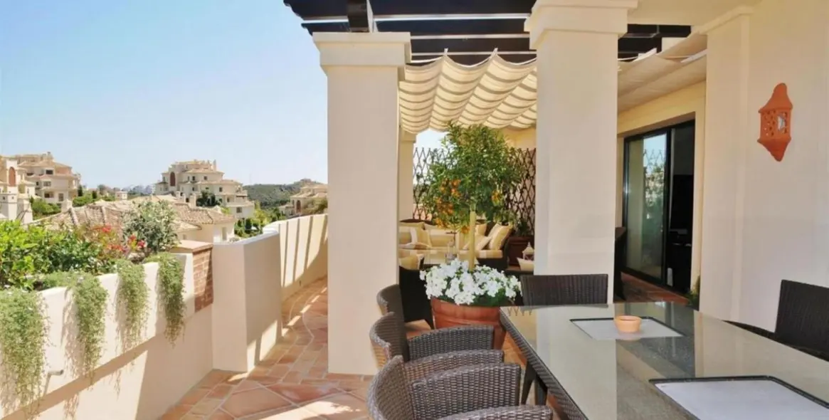 Sale of penthouse duplex in Benahavís (district Benahavís) 3