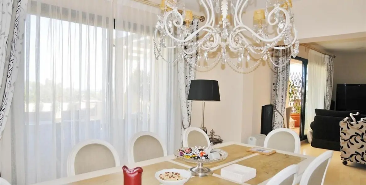 Sale of penthouse duplex in Benahavís (district Benahavís) 5