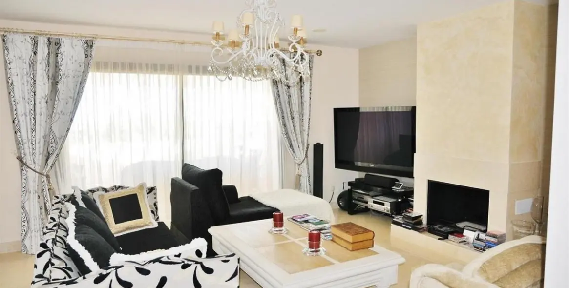 Sale of penthouse duplex in Benahavís (district Benahavís) 7