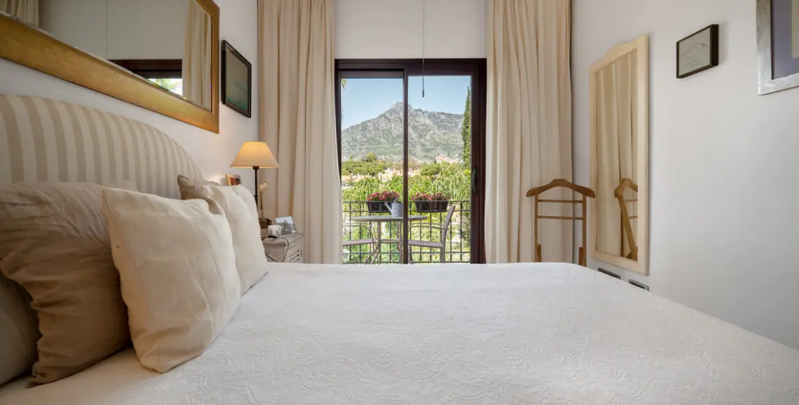 Sale of townhouse in Marbella (district Marbella) 3