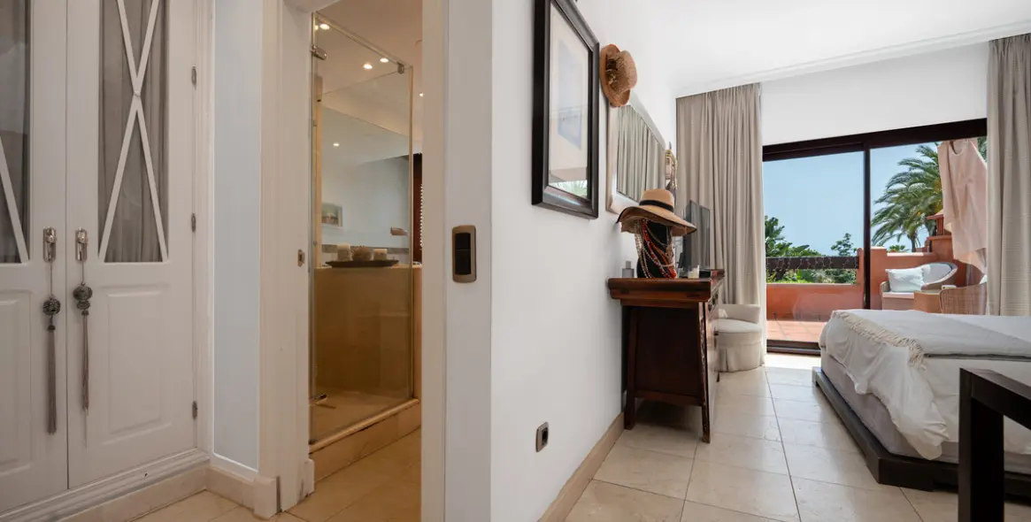 Sale of townhouse in Marbella (district Marbella) 4