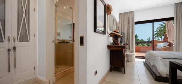 Townhouse R5181520 3