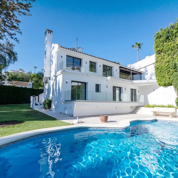 Продажа  отдельно стоящей виллы в Marbella