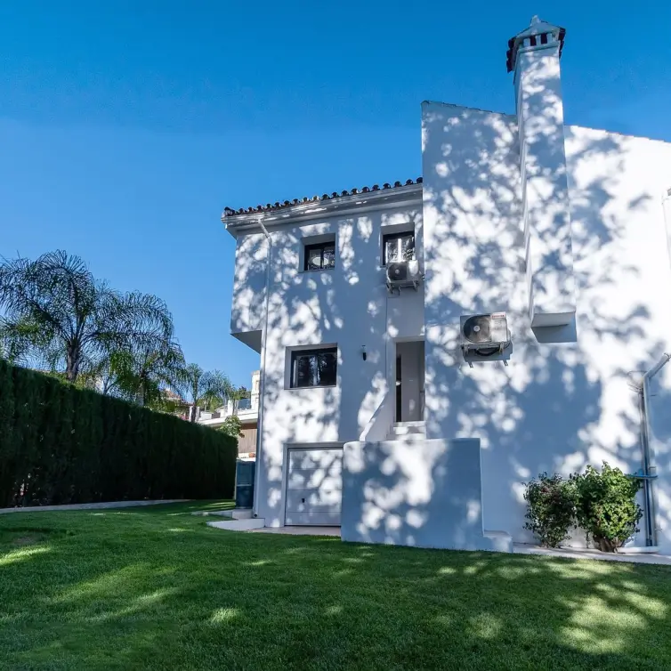 Продажа  отдельно стоящей виллы в Marbella