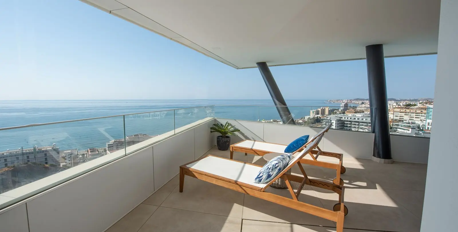 Venta de apartamento en planta media en Higueron 1