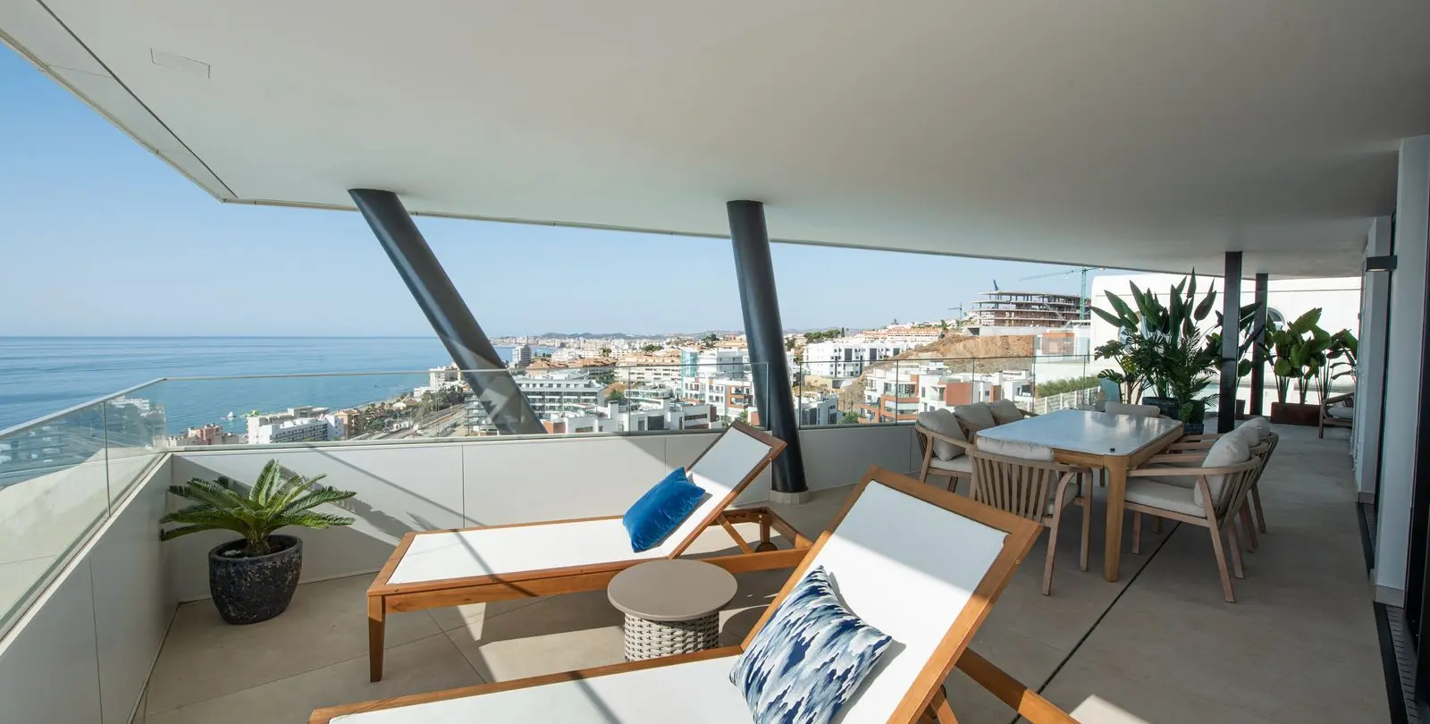 Venta de apartamento en planta media en Higueron 2