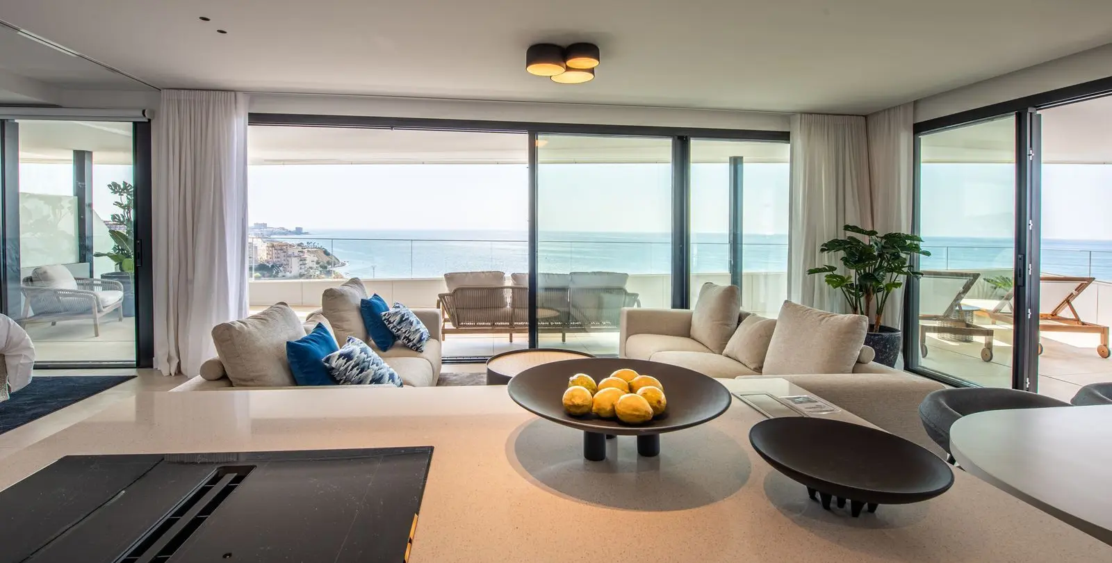 Venta de apartamento en planta media en Higueron 3