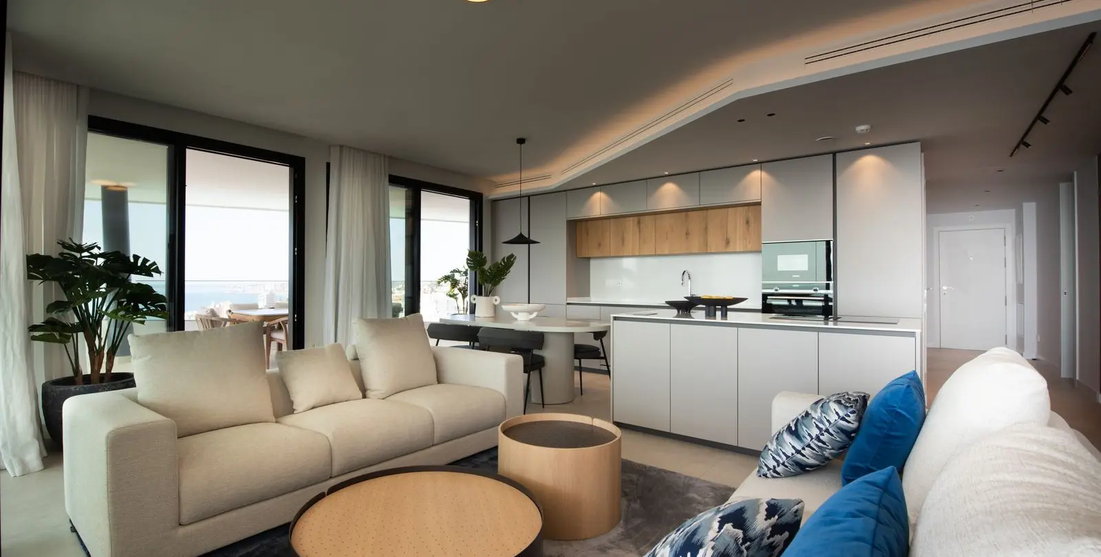 Venta de apartamento en planta media en Higueron 6