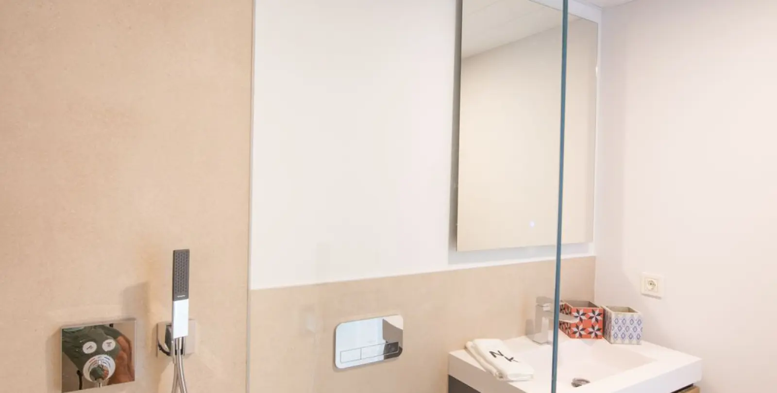 Venta de apartamento en planta media en Higueron 9