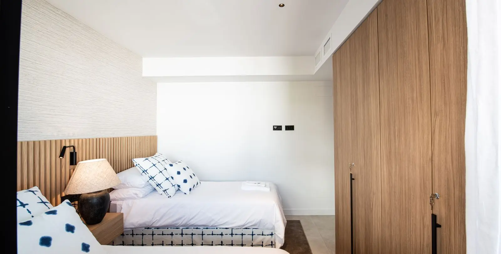 Venta de apartamento en planta media en Higueron 10